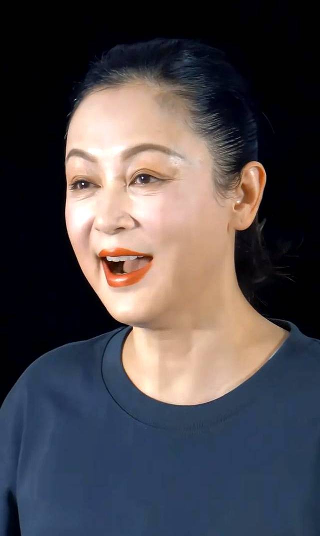 原創56歲陳紅近照曝光，化妝不化妝完全兩個人，有了大媽味道