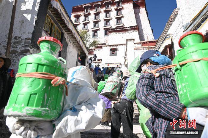 西藏布達拉宮迎“年度美容”