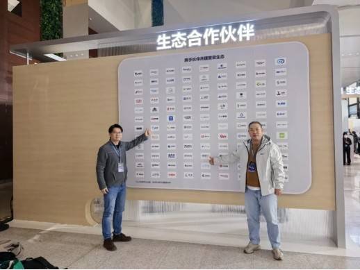 快遞100榮獲“全球快遞物流一站式數智服務平臺”稱譽