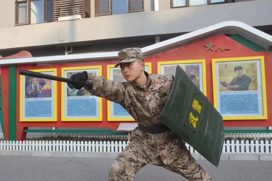 -10℃！20歲武漢大學生軍人果斷跳入冰河