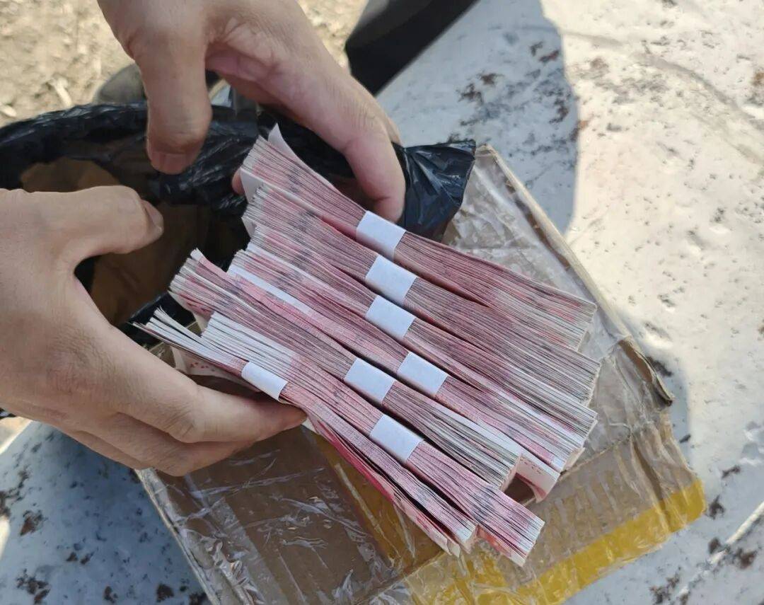 男子把6.5萬現金塞進水泥管，竟是為了投資？