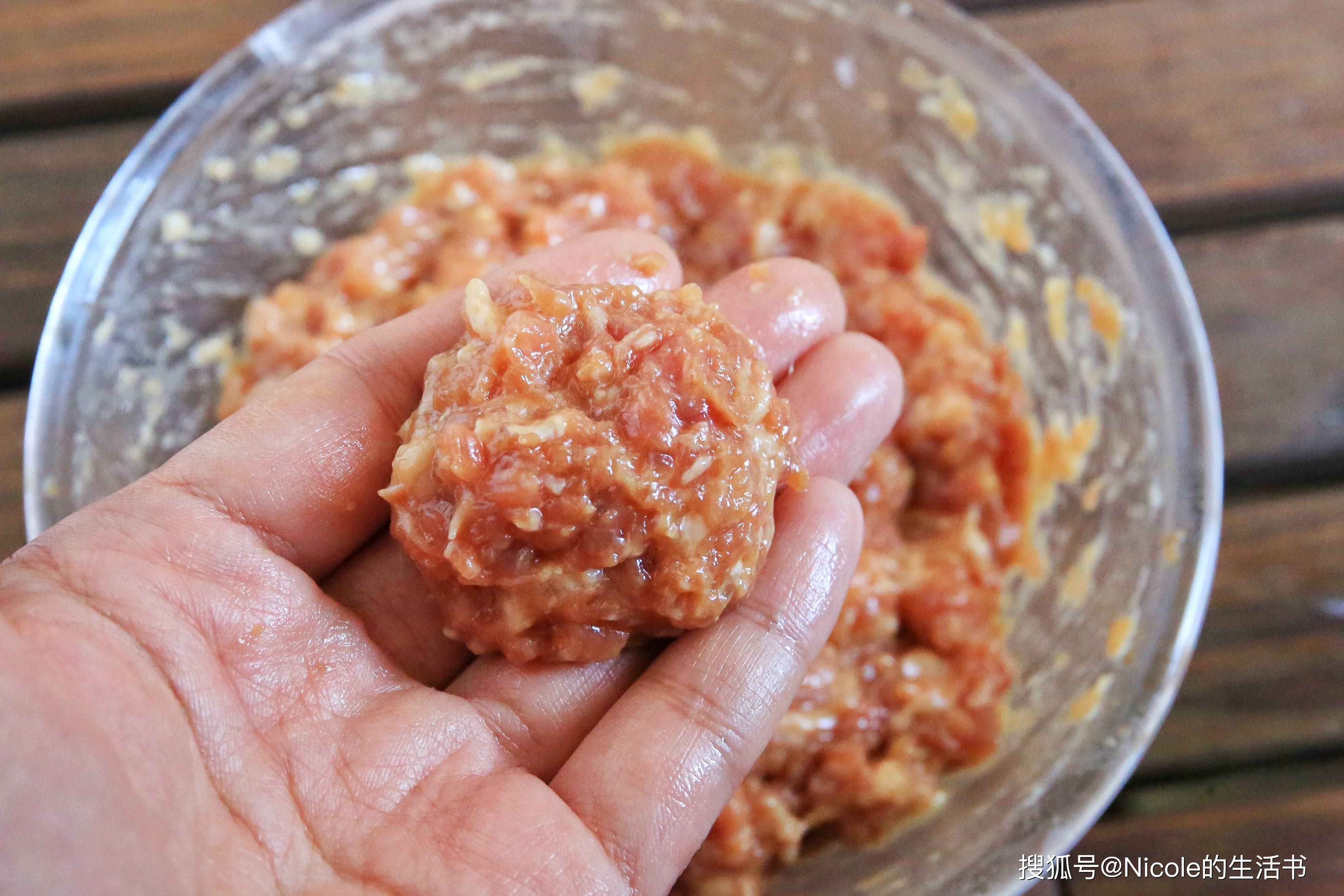 原創帶來無限暖意的秋冬美食：砂鍋白菜丸子煲