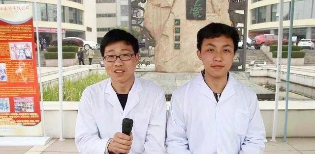 原創汶川地震中他被軍人救出，多年後他研究生入伍圓夢軍營