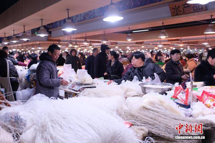 （新春見聞）浙江象山：菜場年味濃 漁家美食迎搶購熱潮