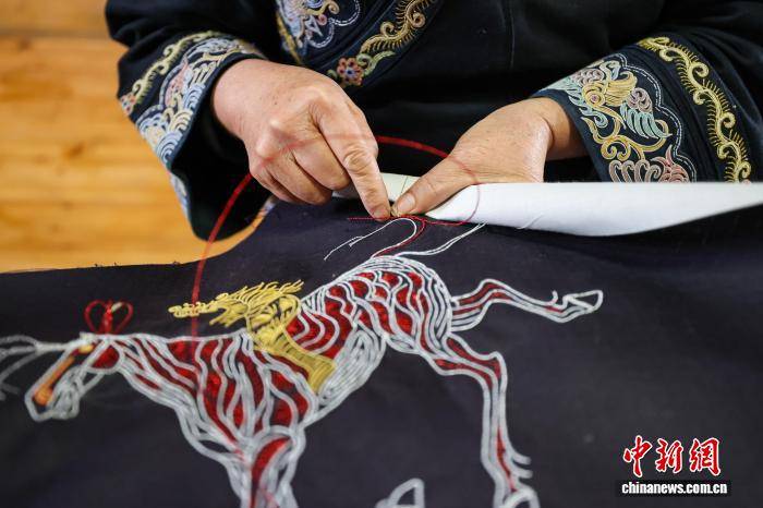 （新春走基層）探訪中國刺繡的“活化石”——水族馬尾繡製作技藝
