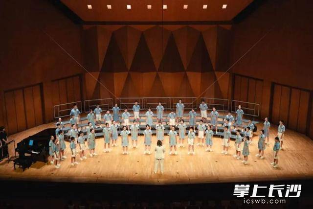 原創雨花區這群小學生在教材封面看到了自己