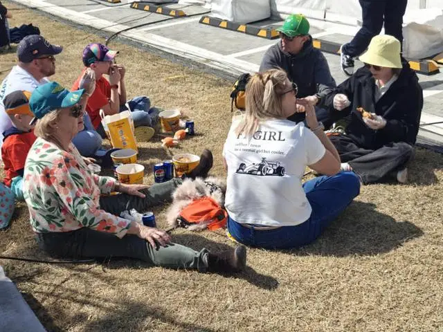 中式美食亮相F1賽場，“最佳觀賽搭子”臨榆炸雞腿三天賣出三萬個雞腿