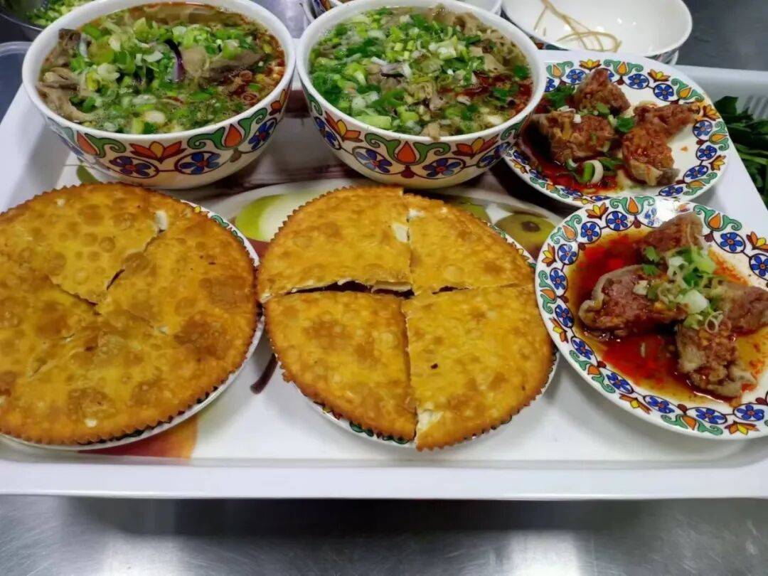 治癒西餐、24小時江湖菜、26年老店……博樂這份美食地圖收藏好！