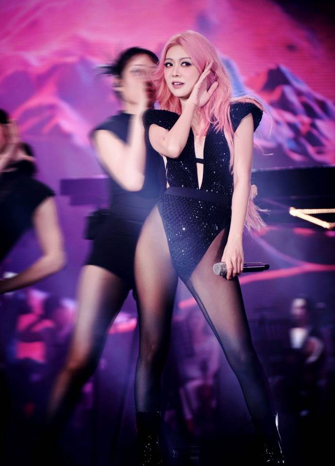 原創薛凱琪舞蹈動作被指低俗，這是“香港最後一位少女”該做的？