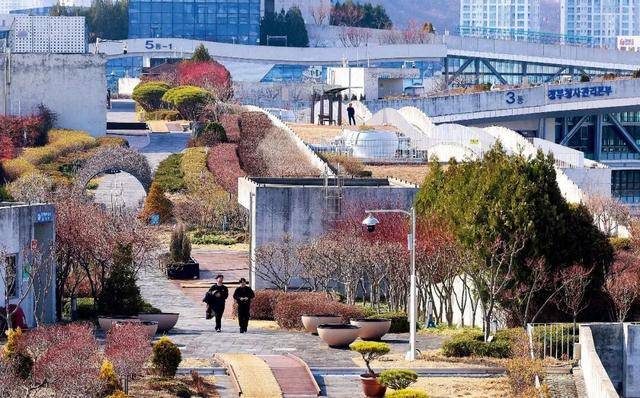 李在明，“搬家好難”