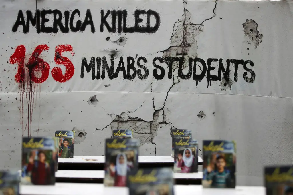 圖說｜310名師生遇難！伊朗悼念美以襲擊遇難小學生