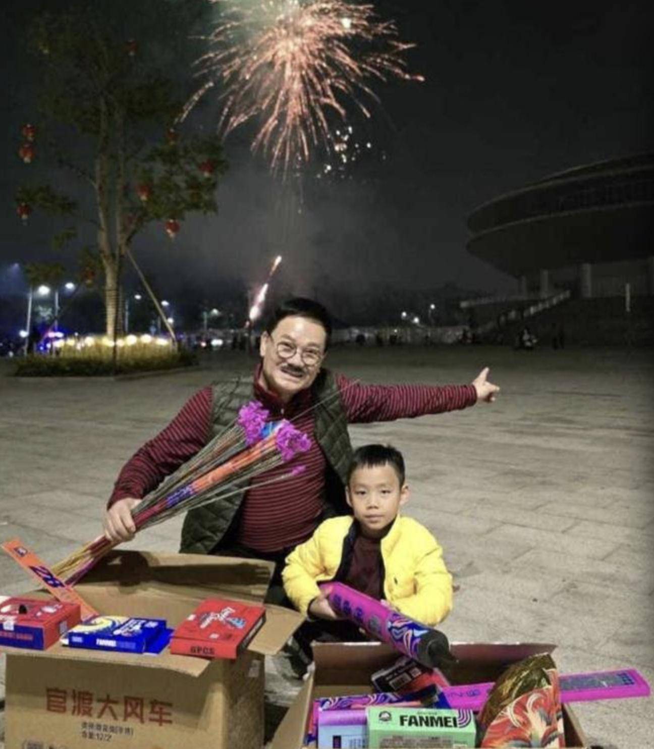 原創76歲黃玉郎自曝在辦離婚，坦誠欠債3000萬，已安排小37歲妻子搬家