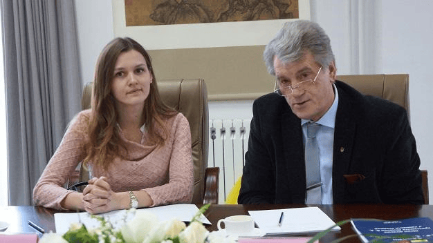 原創原創美英發動橙色革命後，烏克蘭成了歐洲子宮，政府靠女性的身體執行