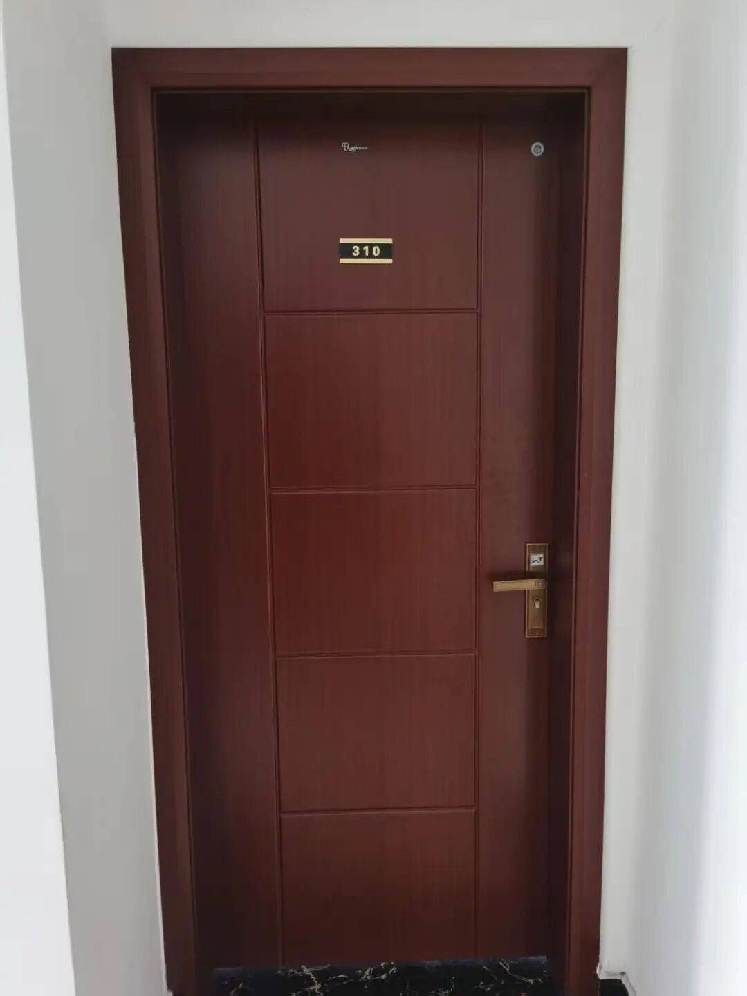 【房產出租】呼倫貝爾市海拉爾區河東新區貝爾大街以南山水大廈三樓1間房產出租