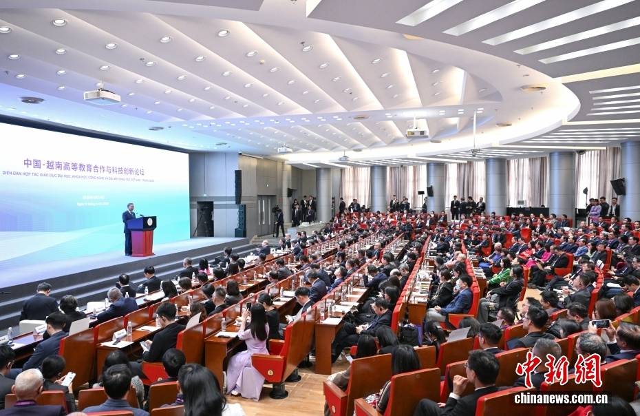 越共中央總書記、國家主席蘇林到訪清華大學