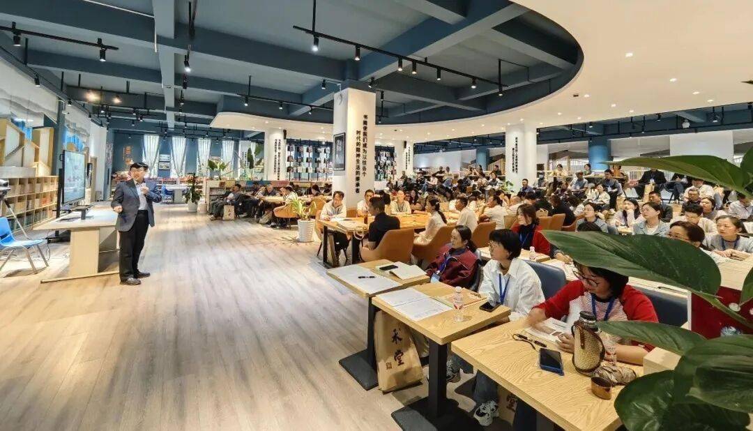 現代教育出版社（中國出版集團教材中心）在臨滄市成功舉辦2026年小學書法骨幹教師培訓